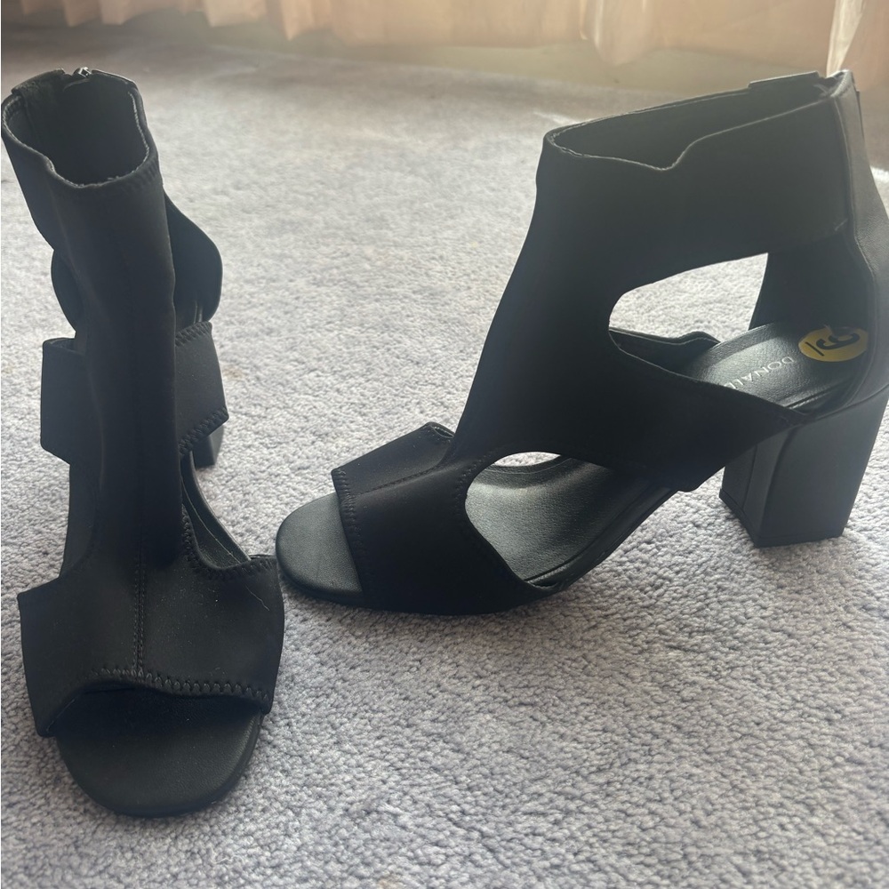 Donald Pliner Black Heels Size 9